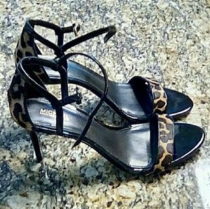 2 HOST PICKS - Michael Kors Heels!